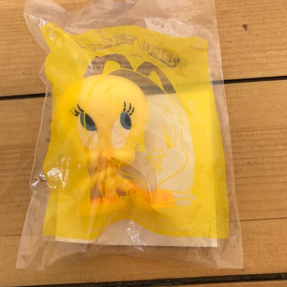 Looney Tunes Set of 4 Plastic Action Figures McDonald's Toy Bugs Tweety Wile '20 - Picture 2 of 6